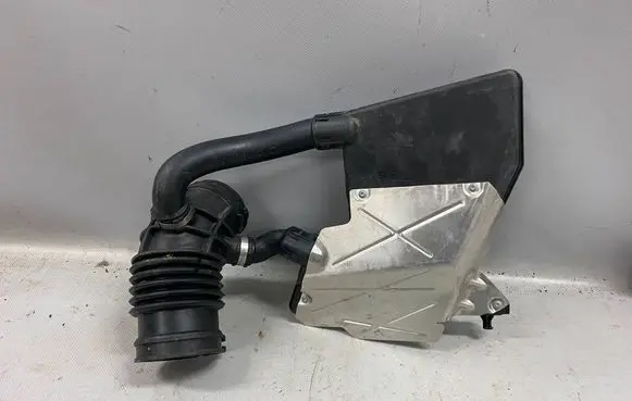 BMW X3 G01 Intake resonator 8607950
