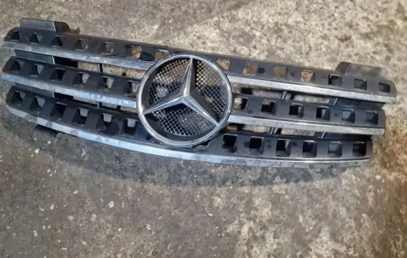 Mercedes-Benz ML W164 Front bumper upper radiator grill A1648880141