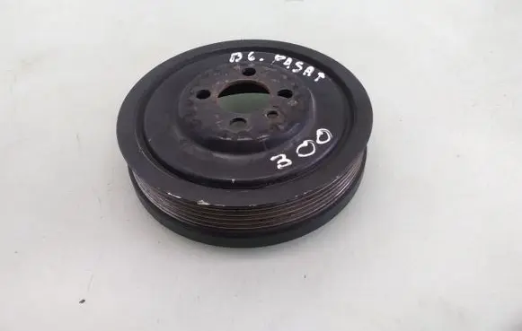 Volkswagen PASSAT B6 Crankshaft pulley 03G105245