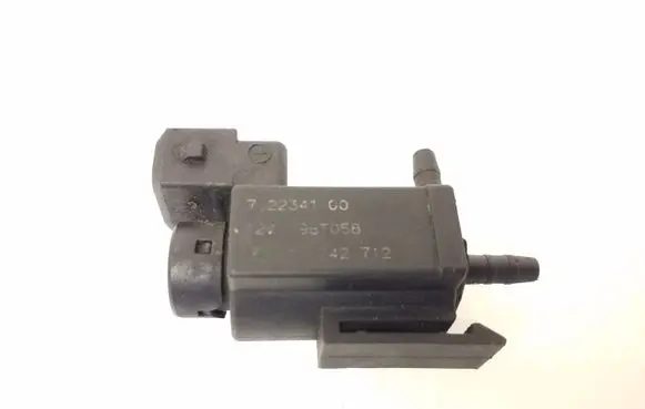 BMW 7 E38 Turbo solenoid valve 72234100 96T058