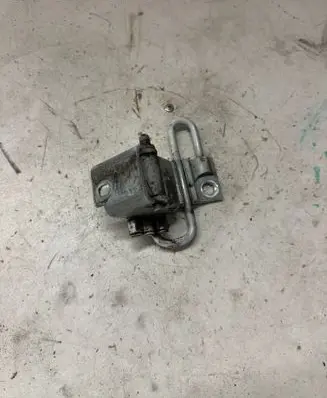Volkswagen Caddy Front door lower hinge 1t0831412c