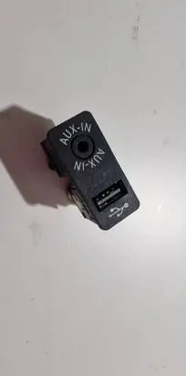 BMW 5 F10 F11 AUX in-socket connector 9229246