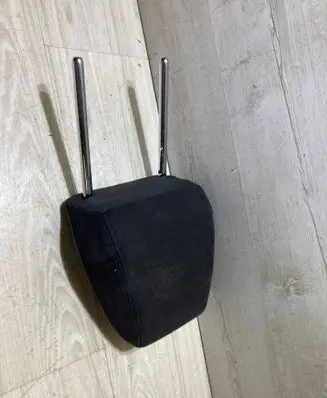 BMW 1 F70 Front seat headrest