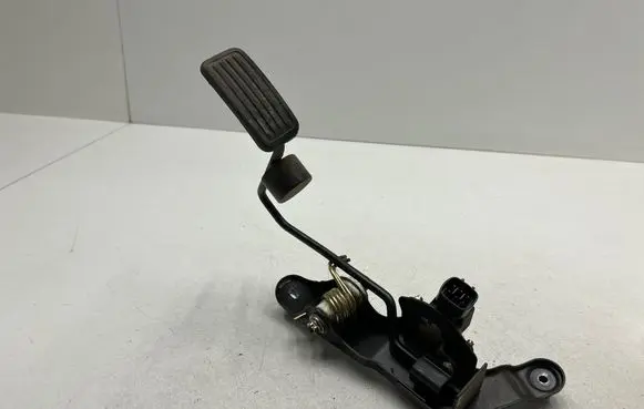 Toyota RAV 4 (XA20) Accelerator throttle pedal 8928133010 4A23