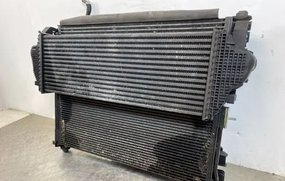 Jeep Grand Cherokee Radiator set 68252638AA 55038004AD