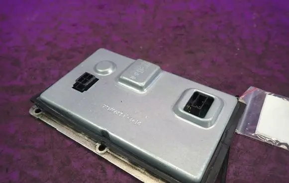 Audi A4 S4 B6 8E 8H Voltage converter/converter module 