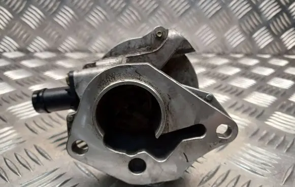 Renault Clio III Vacuum pump 8200521381 7006730000