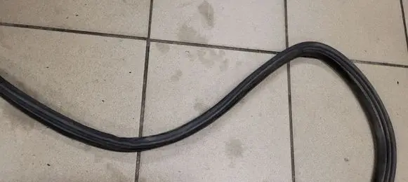 Opel Zafira A Rear door rubber seal (on body)