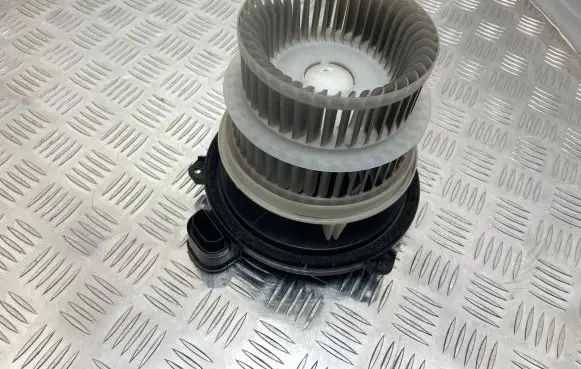 Lexus IS III XE30 Heater fan/blower 12Q02 5150
