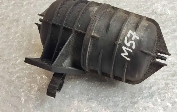 BMW 5 E39 Vacuum air tank 2247620 11652247620