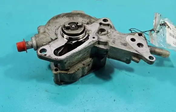 Volkswagen Golf IV Vacuum pump IMPRK1560971