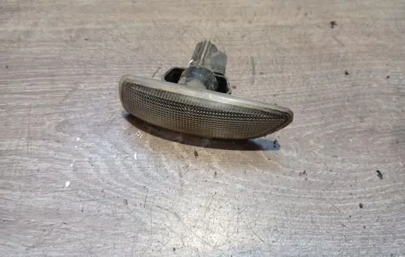 Volvo V70 Front fender indicator light