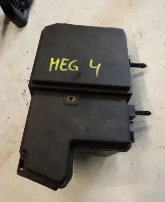 Renault Megane IV Relay mounting block 