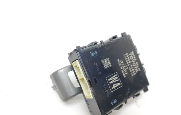 Toyota RAV 4 (XA50) Window wiper relay 8594042040 2360000030