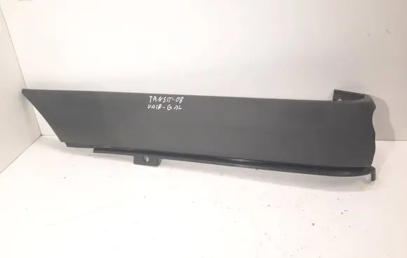 Rear bumper trim bar molding