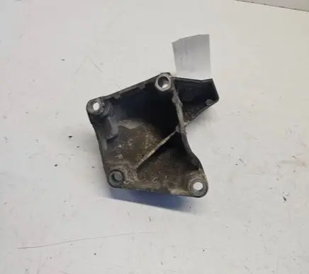 Engine mounting bracket