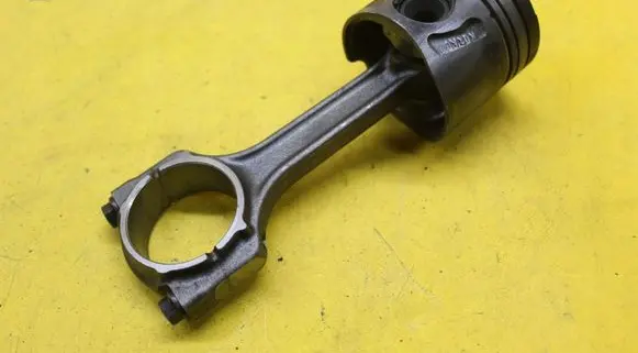 Opel Astra H Piston with connecting rod 06933