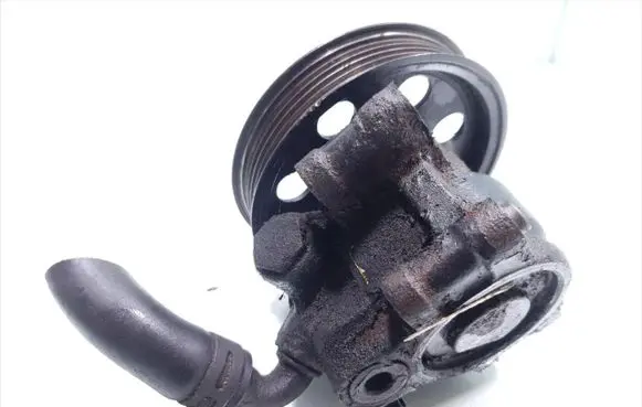 Ford Focus Power steering pump XS4E-3A733-AC