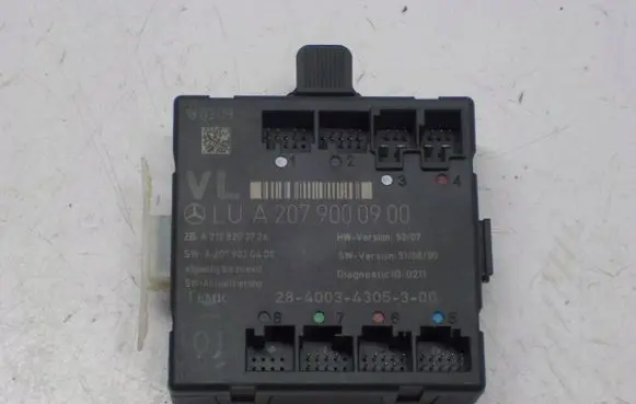 Mercedes-Benz E C207 W207 Door control unit/module 2079000900