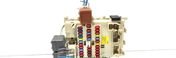 Nissan Primera Fuse module 24350AV700