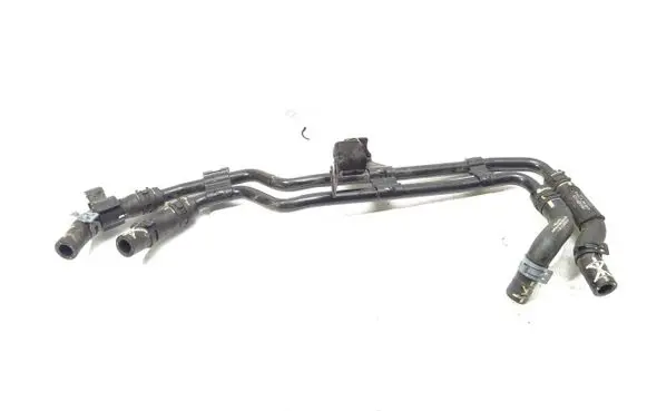 Volkswagen PASSAT B8 Engine coolant pipe/hose