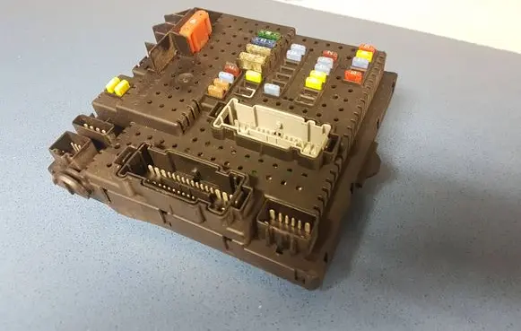 Volvo V70 Fuse module 8676391 12217799 05W155