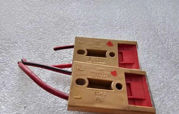 Audi A4 S4 B5 8D Fuse 8A0937530 PA66GF