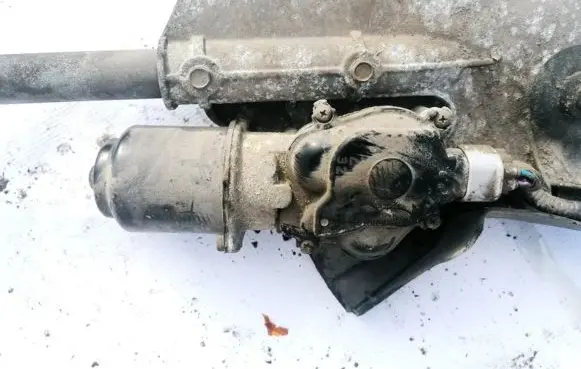 Infiniti FX Wiper motor 2Y2332223