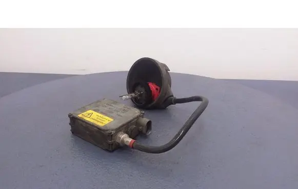 Volkswagen PASSAT B5 Voltage converter/converter module 5DV007760-01