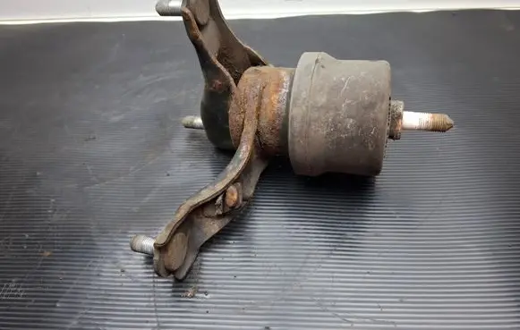 Lexus RX III Engine mount bracket 