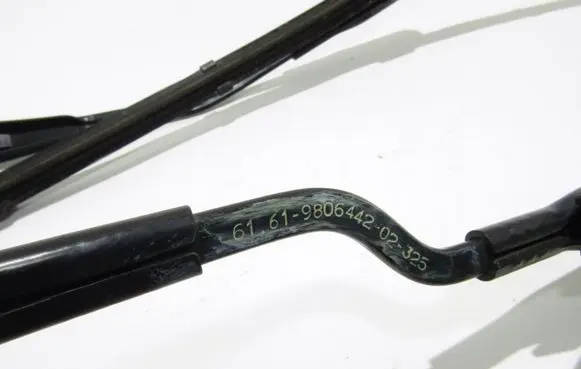 Front wiper blade arm