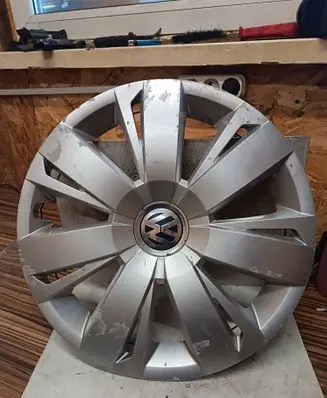 Volkswagen Jetta VI R16 wheel hub/cap/trim 5G0601147A