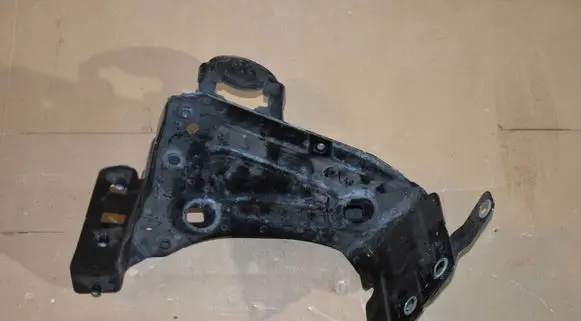Porsche Cayenne (9Y0 9Y3) Fender mounting bracket