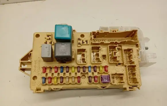 Toyota Corolla Verso AR10 Fuse module 892210F010 5280535306 05071607503001