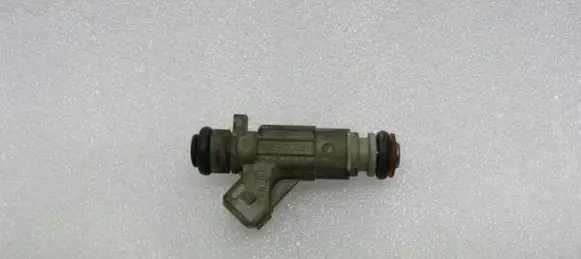 Audi A8 S8 D2 4D Fuel injector 077133551Q