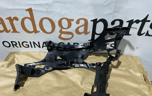 Mercedes-Benz E W213 Front bumper mounting bracket A2138857204