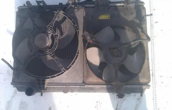 Mitsubishi Carisma Radiator cooling fan shroud