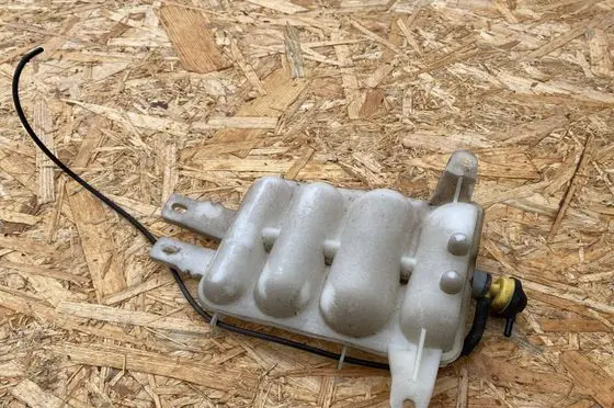 Audi A4 S4 B5 8D Vacuum air tank 8D0820601