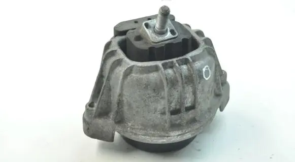 BMW 1 E81 E87 Engine mount bracket 6768800