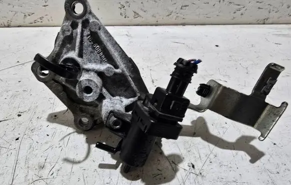 Nissan Qashqai Engine mounting bracket 110460088r