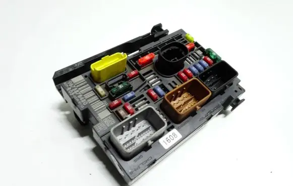 Peugeot 308 BSM Control unit 9675878480