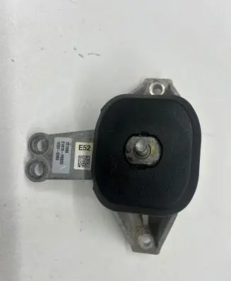 Engine mount bracket