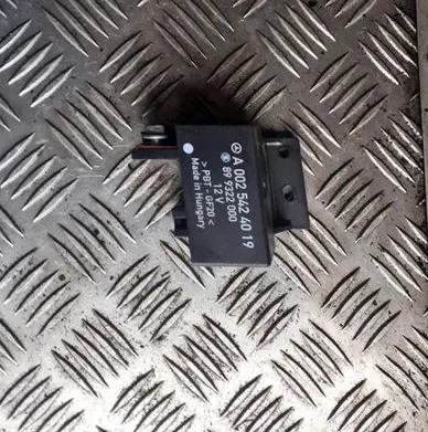 Glow plug pre-heat relay
