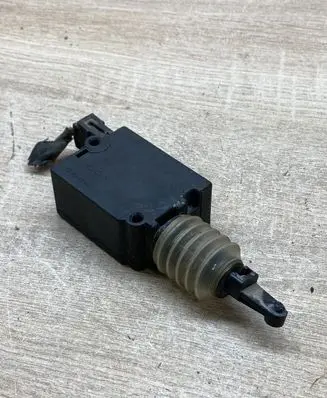 BMW 5 E39 Tailgate window lock/catch/latch 8360193 40620481