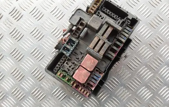 Mercedes-Benz GLC X253 C253 Fuse module