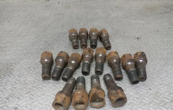 Peugeot 207 Nuts/bolts 