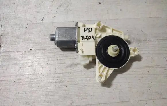 Mercedes-Benz GLK (X204) Front door window regulator motor A2048200242 971218100