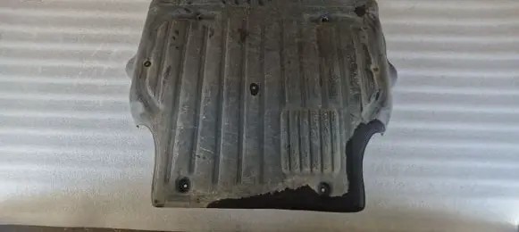 Volkswagen Transporter - Caravelle T5 Engine splash shield/under tray