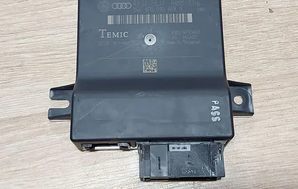 Audi A6 S6 C6 4F Gateway control module 4F0907468D