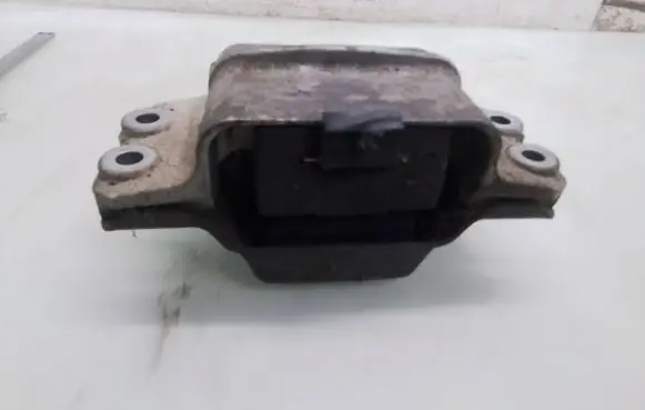 Seat Altea XL Engine mount bracket 1K0199555